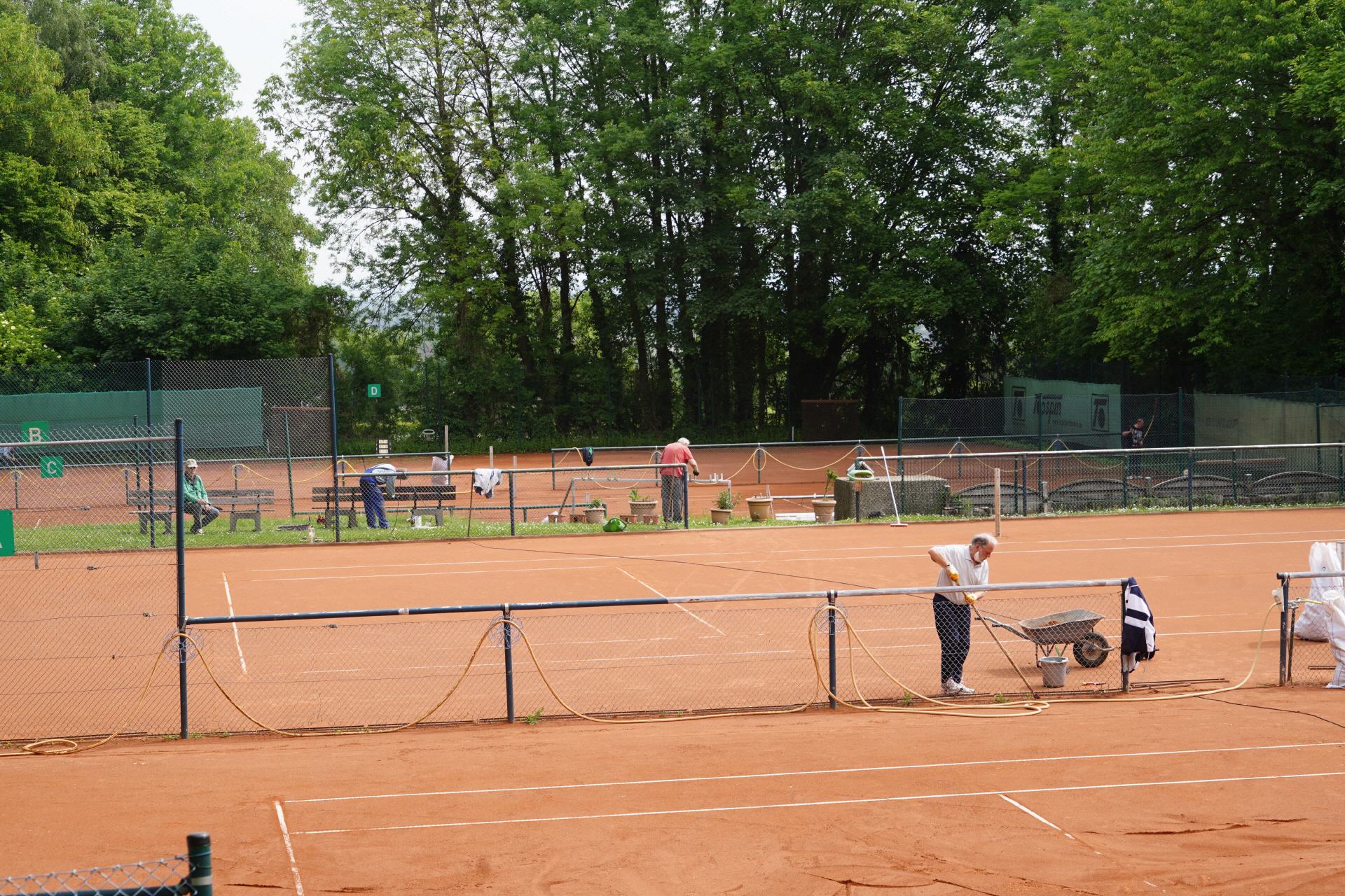 Read more about the article Das Tennisleben kehrt wieder ein beim TC Burg!